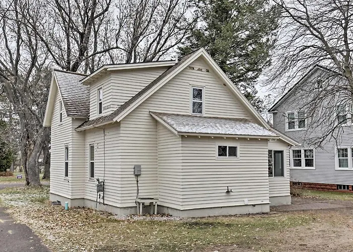 Walk To Lake Superior: Ontonagon Home W/ Fire Pit!